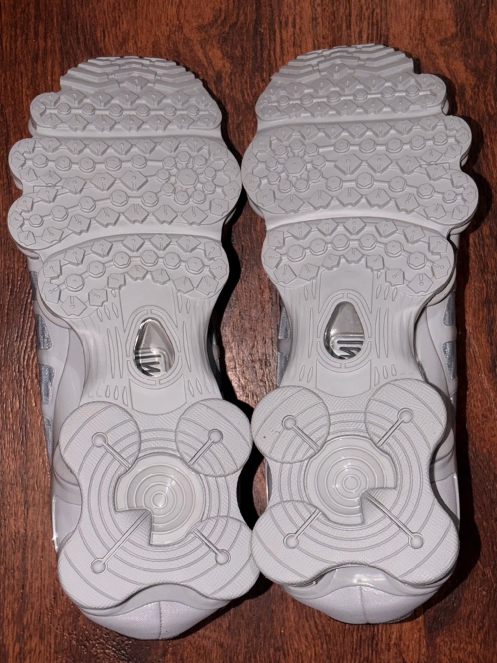 Nike - Picture 15 of 15